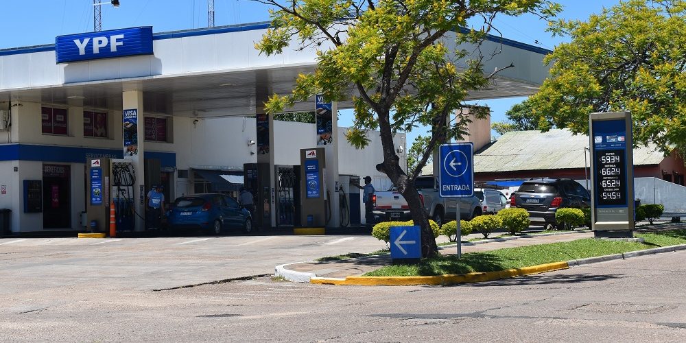 YPF aumentará mañana un 5% el precio de los combustibles