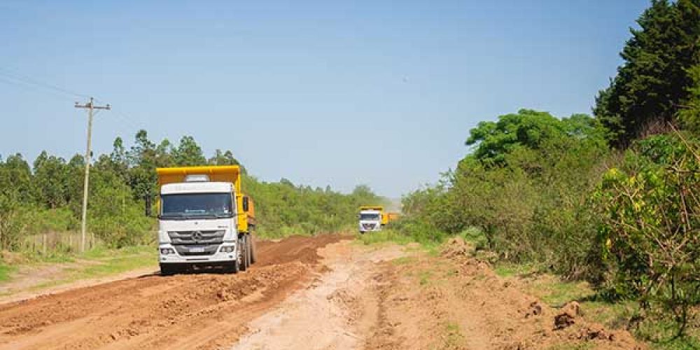 Realizan reposiciones de ripio en rutas y caminos del departamento Federación