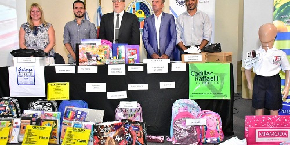 La Municipalidad de Concordia presentó su canasta escolar