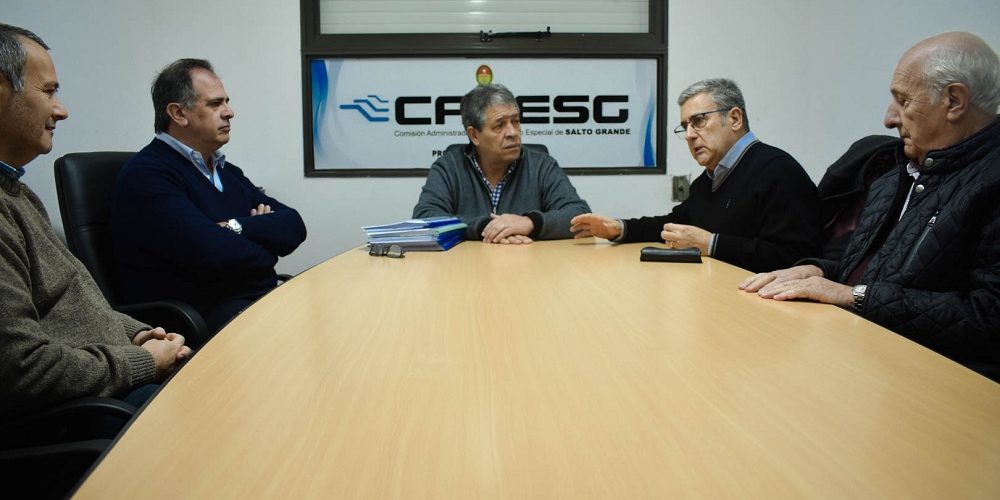 CAFESG le entregó a CTM cinco proyectos de defensas costeras aguas arriba de la represa de Salto Grande