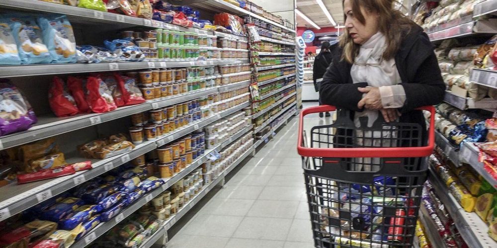 Los alimentos subieron 4,7% por el regreso del IVA pero el Gobierno cree que en febrero el impacto será menor