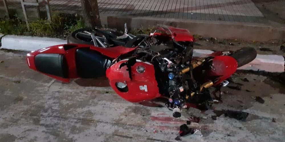 Chajarí: Motociclista sufrió varias fracturas luego de chocar un auto estacionado