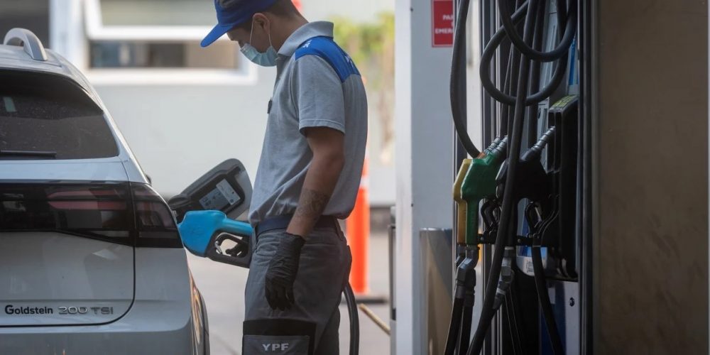 Los precios de los combustibles suben entre 9,5% y 11,5% desde esta noche