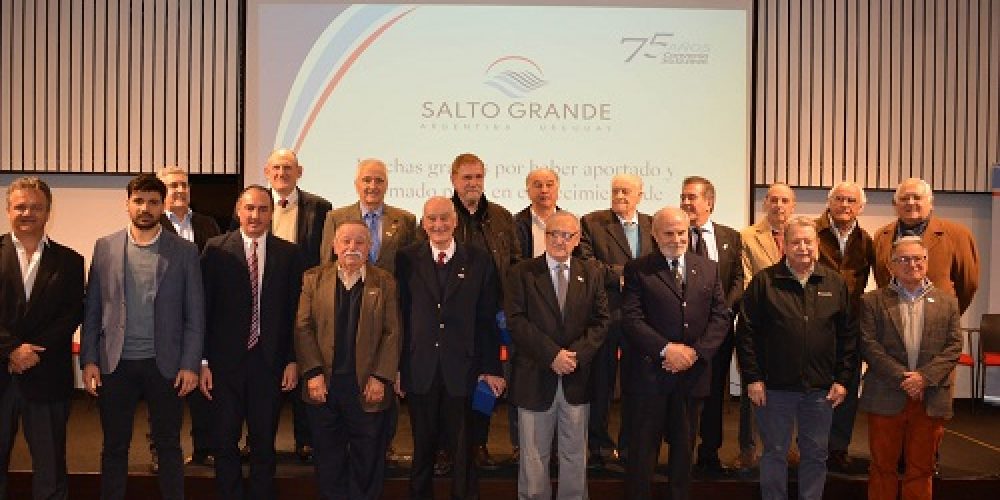 Salto Grande homenajeó a ex delegados del organismo en un nuevo acto por sus 75 años