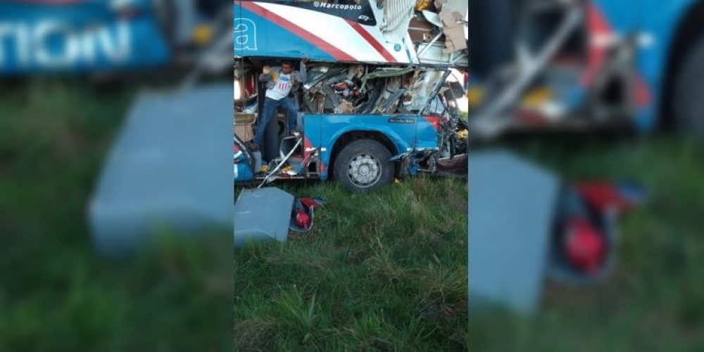 Brutal siniestro en Ruta 14: chocó un colectivo y rescataron a pasajeros heridos