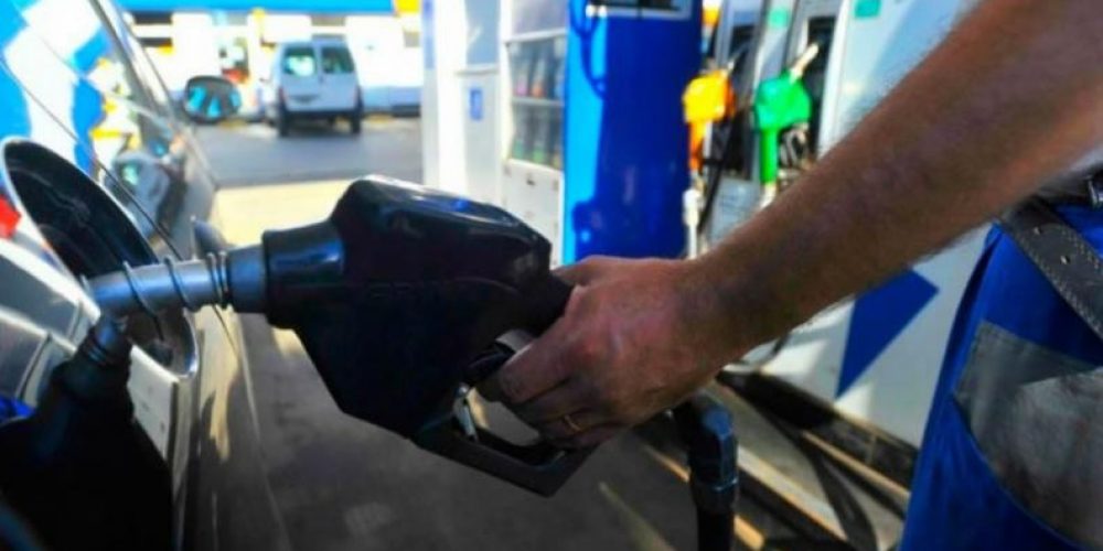 Congelamiento de precios de naftas: Gobierno convocó a gobernadores y petroleras para este miércoles