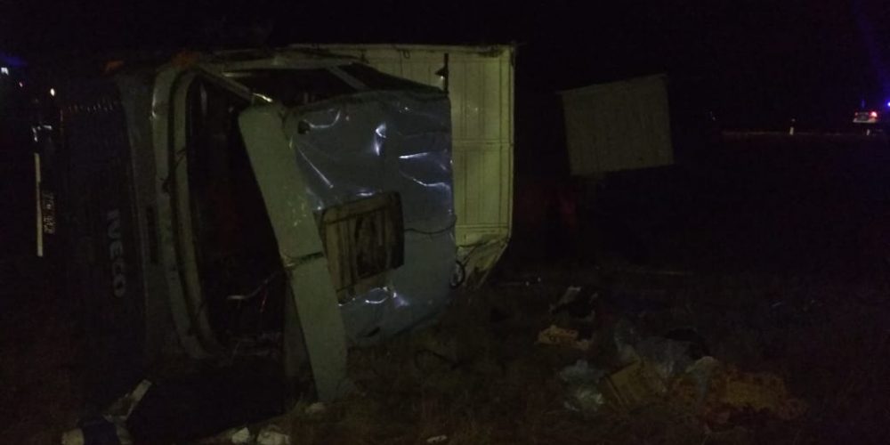 Camión de la ciudad de Chajarí volcó en la Autovía