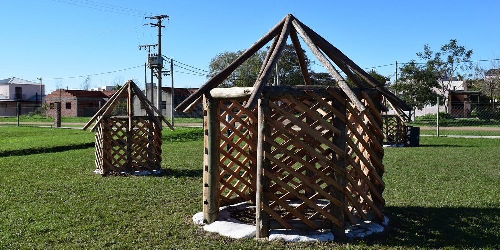 Termas Chajarí: Se construyen malokas en el Centro de Interpretación de la naturaleza