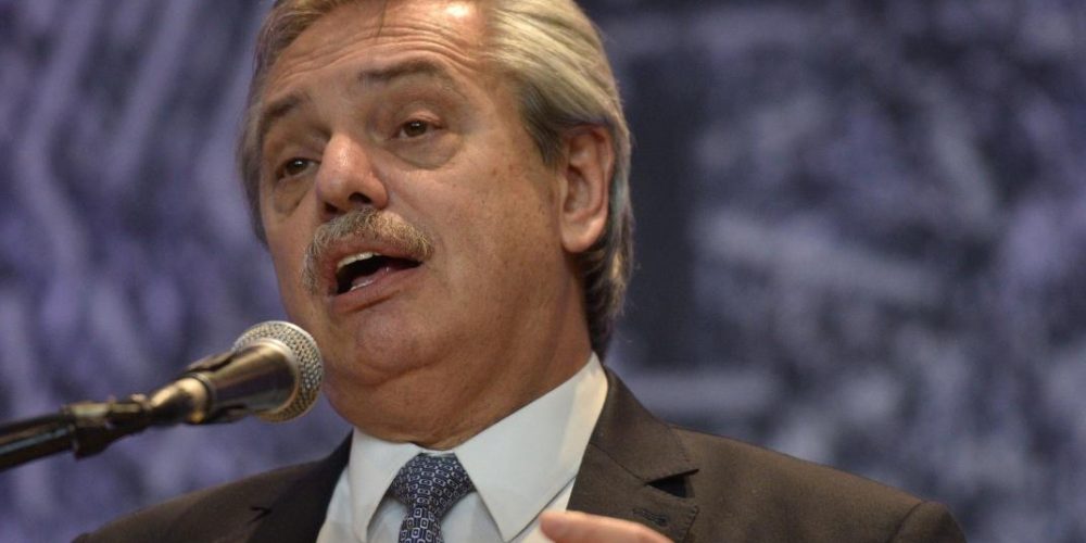 Alberto Fernández negociará con empresas la suba general de salarios y planes