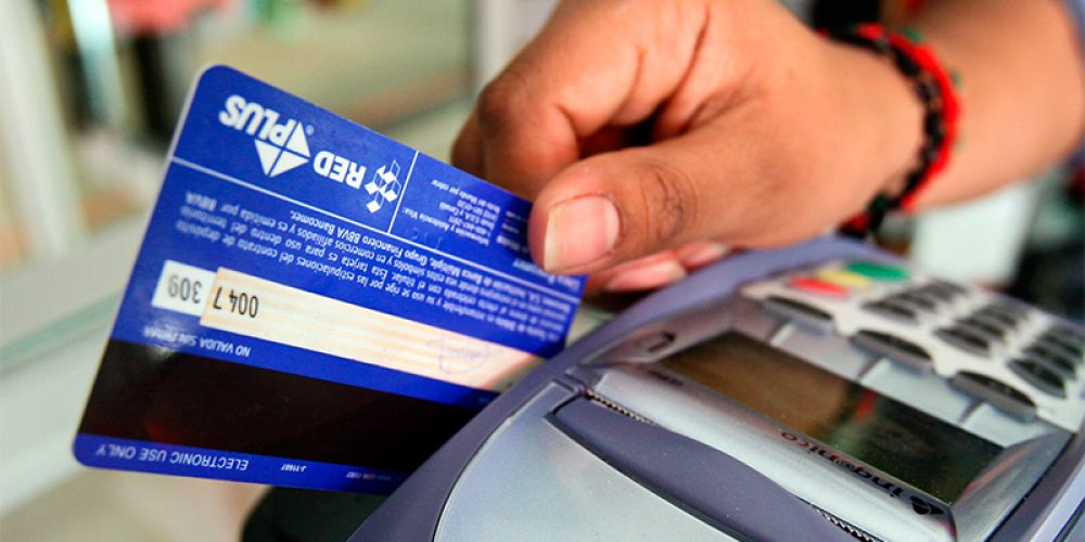 Tener una tarjeta de crédito pasó a costar hasta más de $ 1000 por mes
