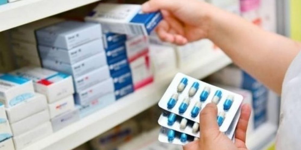 El Gobierno anunció la rebaja del 8% en medicamentos y congela los precios hasta febrero