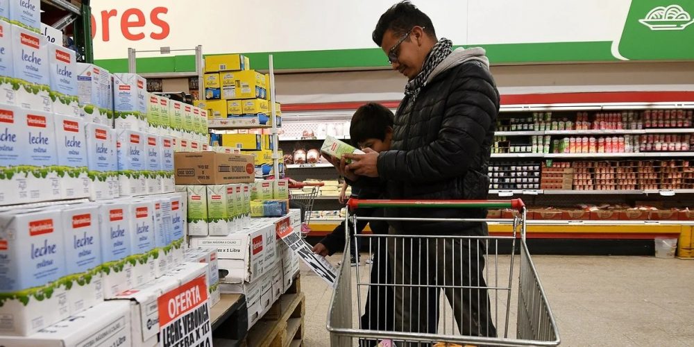 El ajuste que más se siente: caen 3,1% las ventas de los alimentos más básicos