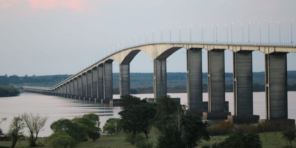 Argentina habilita el paso en los puentes Artigas y San Martín