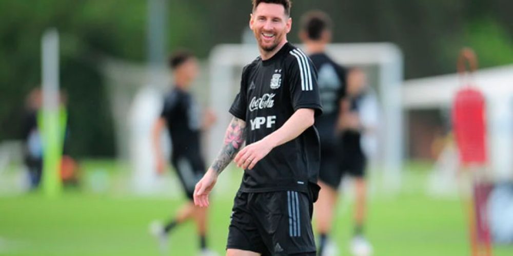 Selección: Messi arrastra una dolencia en la rodilla y está en duda ante Uruguay
