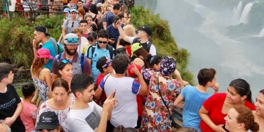 Turistas y excursionistas movilizaron más de 4 mil millones de pesos en el fin de semana largo