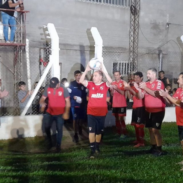 Ricardo Bochini le puso el broche de oro a los festejos por el 55° Aniversario de Independiente de Villa del Rosario