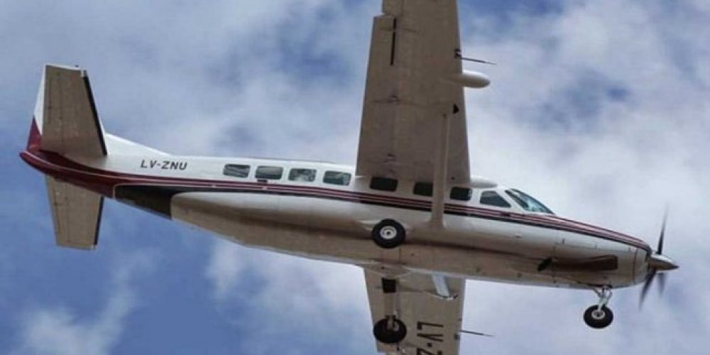 Avión aterrizó de emergencia en Concordia porque una niña se desangraba