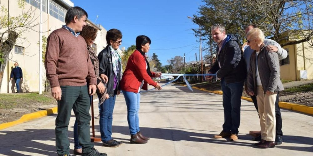 El Gobierno inauguró la obra de pavimento en calles Avellaneda y La Inmaculada