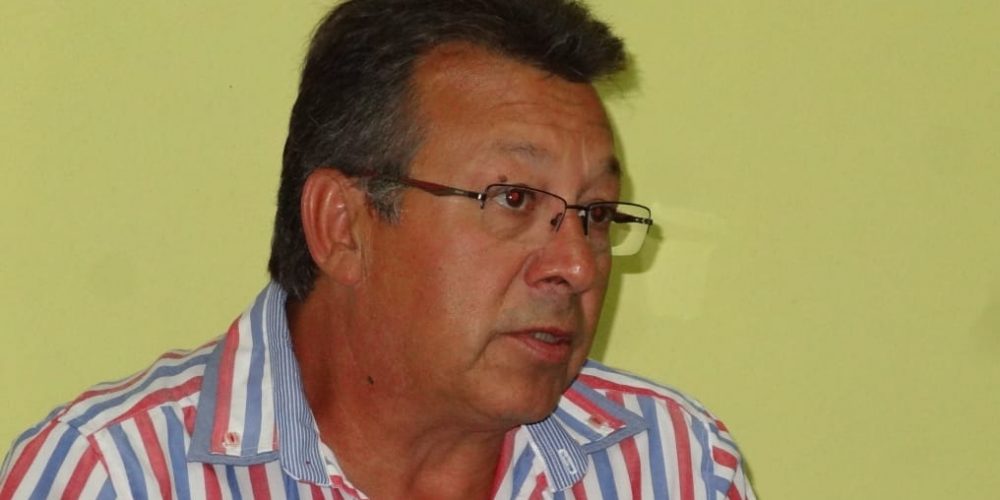 “Vamos a pavimentar calles con el propio personal municipal”, dijo Rubén Rastelli
