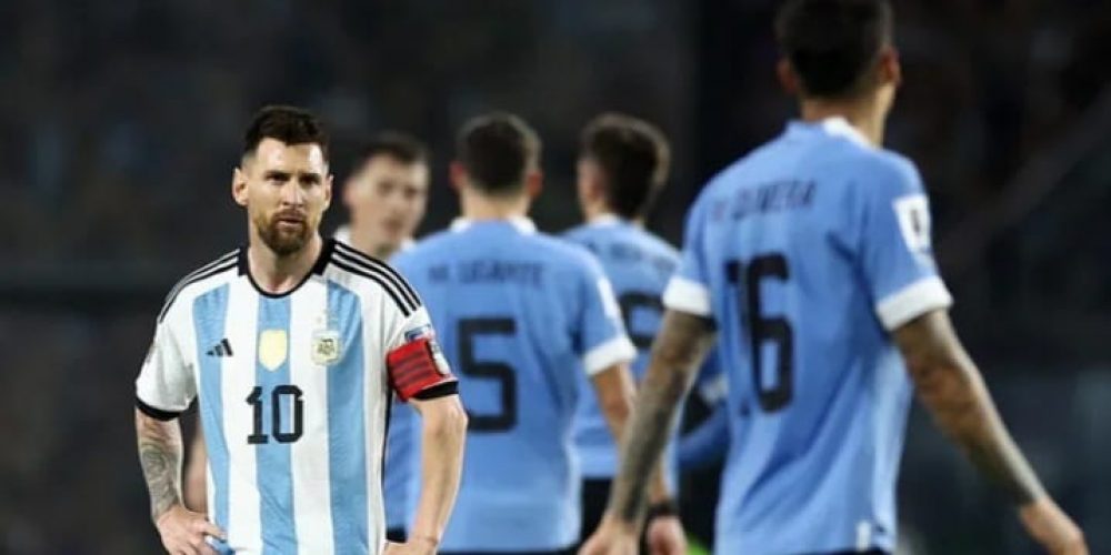 Argentina perdió el invicto en las eliminatorias sudamericanas: Cayó 2-0 ante Uruguay en la Bombonera